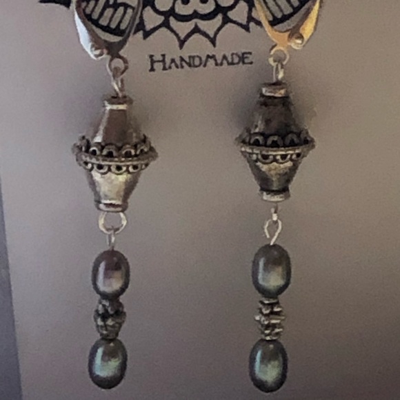 Greyblue pearl and nugget Leverback earrings - Picture 5 of 8